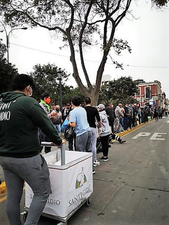 Covid19 in Latijns-Amerika: op de straten van Lima in Peru, tussen de armen die overrompeld zijn door de pandemie